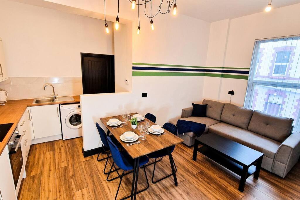 Beautiful Flat On Breck Road Liverpool Exterior foto